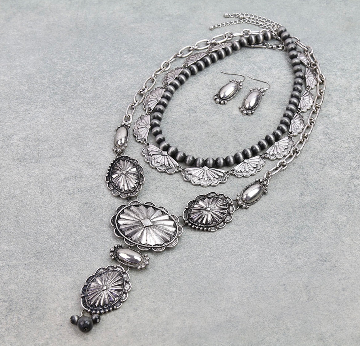 Western Conch Layered Necklace Set