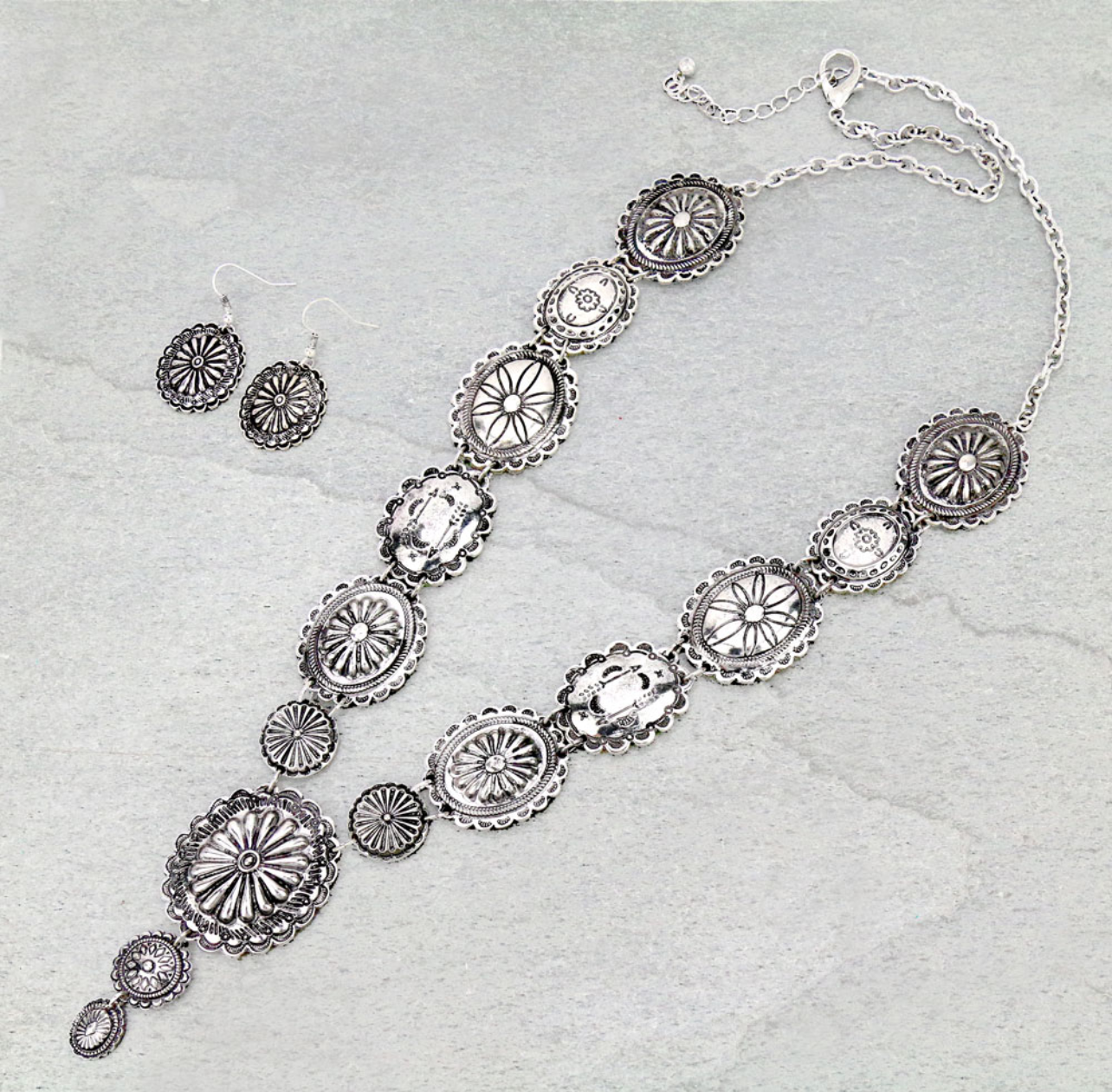 Western Conch Layered Necklace
Set