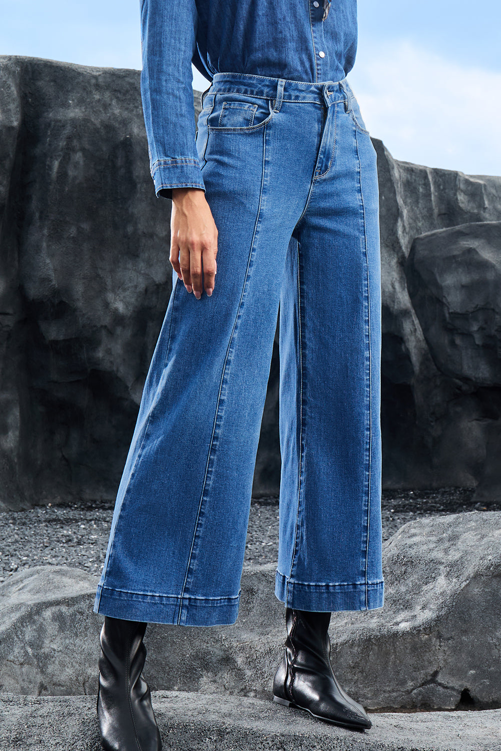 Black Plain Seam Detail Flared Bottom Ankle Length Jeans